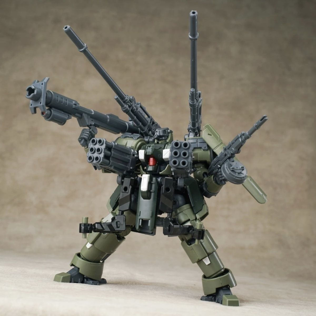 Heavy Equipment Manufacturers - Sheik Mainland ZAROV C1 1/144 Modèle