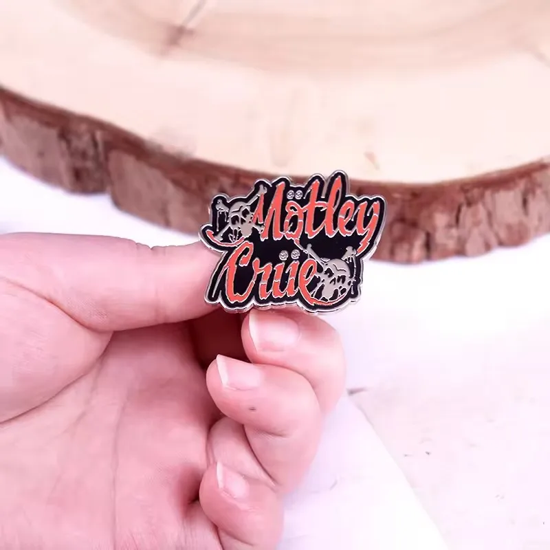 Broche avec Logo musical class - Heavy Equipment Logo avis et prix